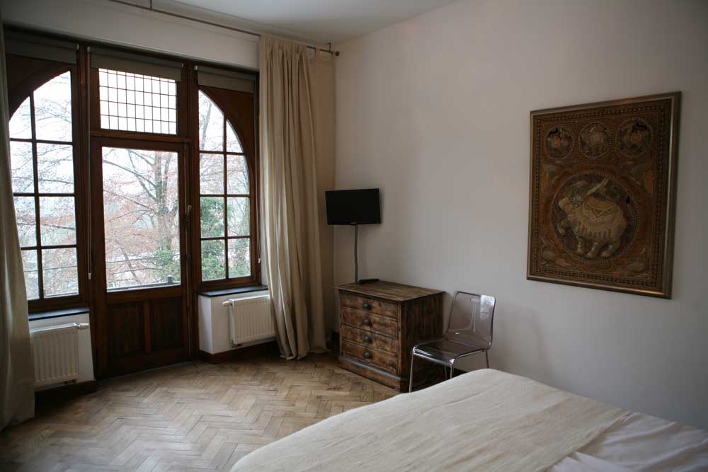Slaapkamer op het eerste verdiep en badkamer